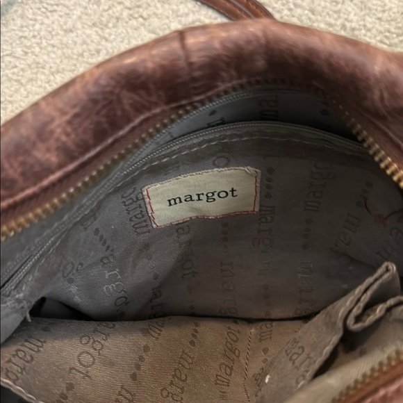 Margot Brown Leather Crossbody Bag with Vintage Charm - Picture 8 of 14